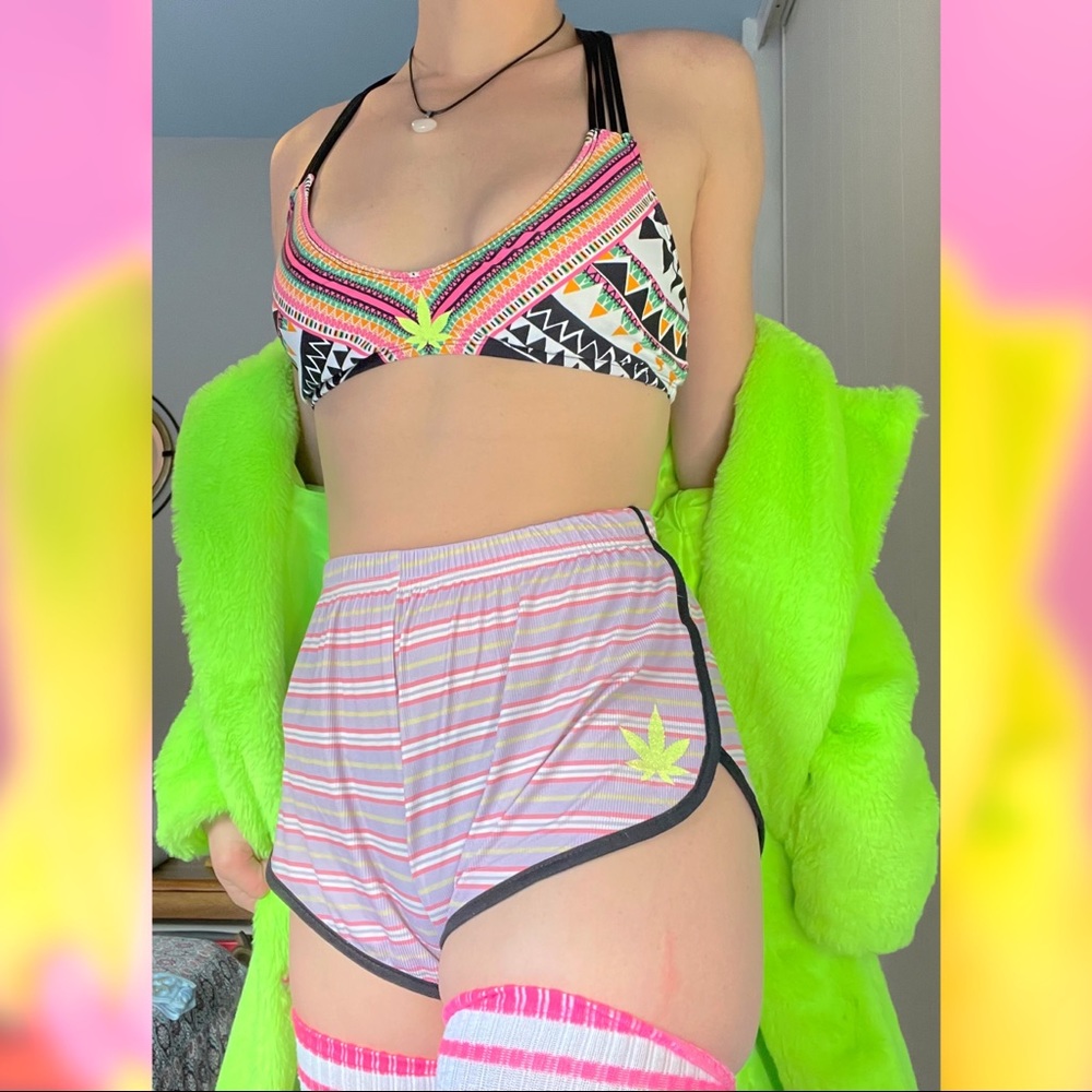 •2 piece ✨Kush Queen💨 set• - Picture 2 of 4